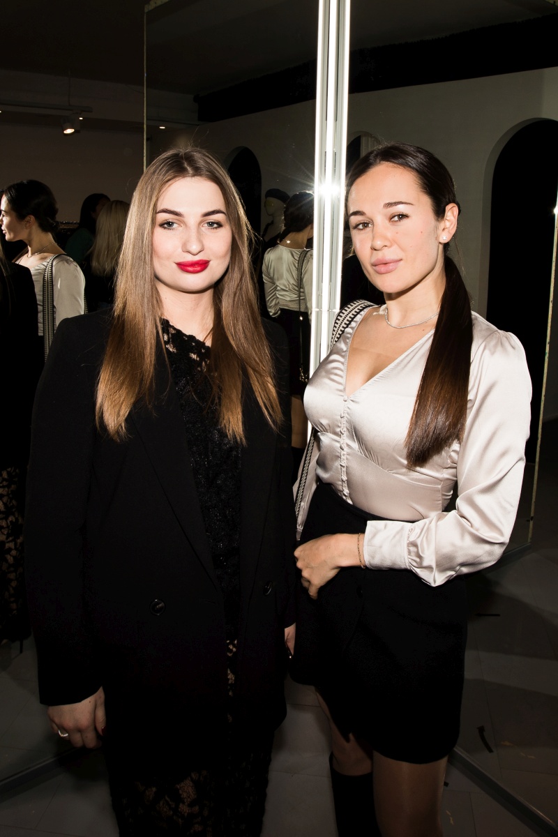 KSENIASCHNAIDER x [comfort zone] 