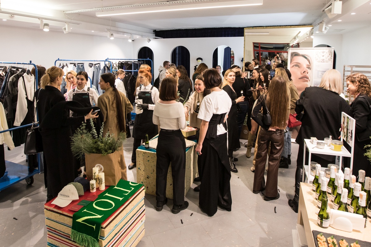 KSENIASCHNAIDER x [comfort zone] 