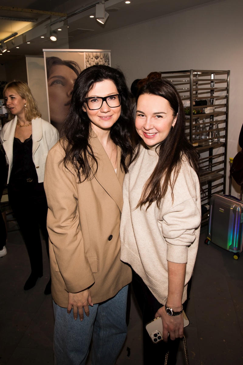 KSENIASCHNAIDER x [comfort zone] 