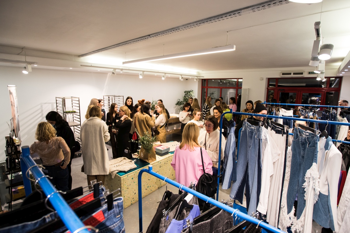 KSENIASCHNAIDER x [comfort zone] 