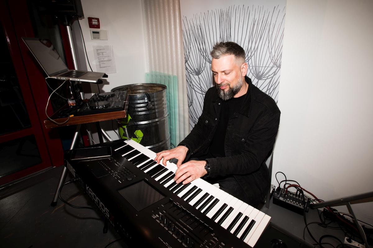 KSENIASCHNAIDER x [comfort zone] 