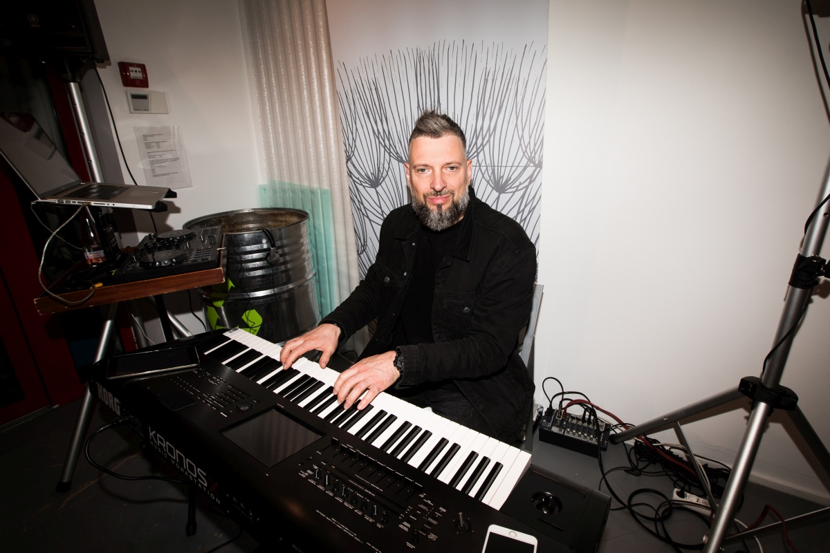 KSENIASCHNAIDER x [comfort zone] 