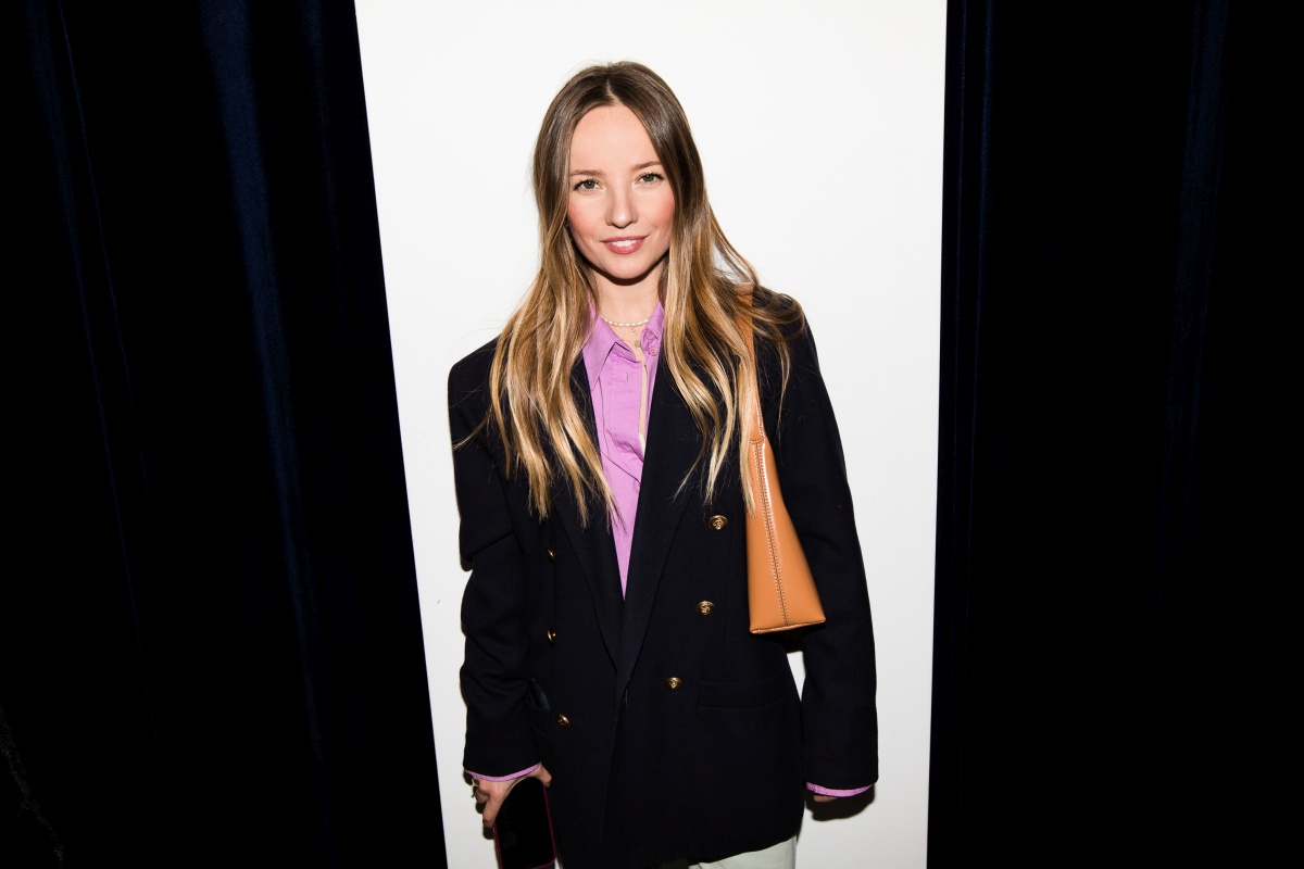 KSENIASCHNAIDER x [comfort zone] 