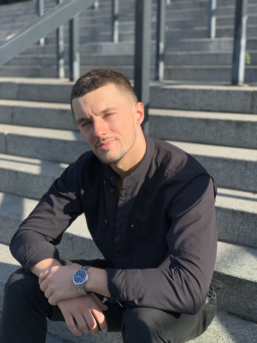 Максим Леонов