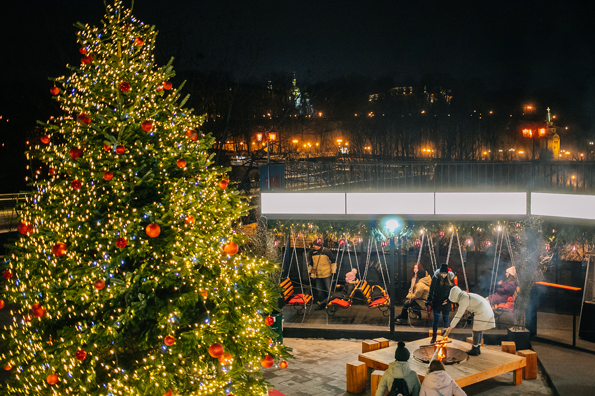 Новогодняя локация столиці Арка Gallery