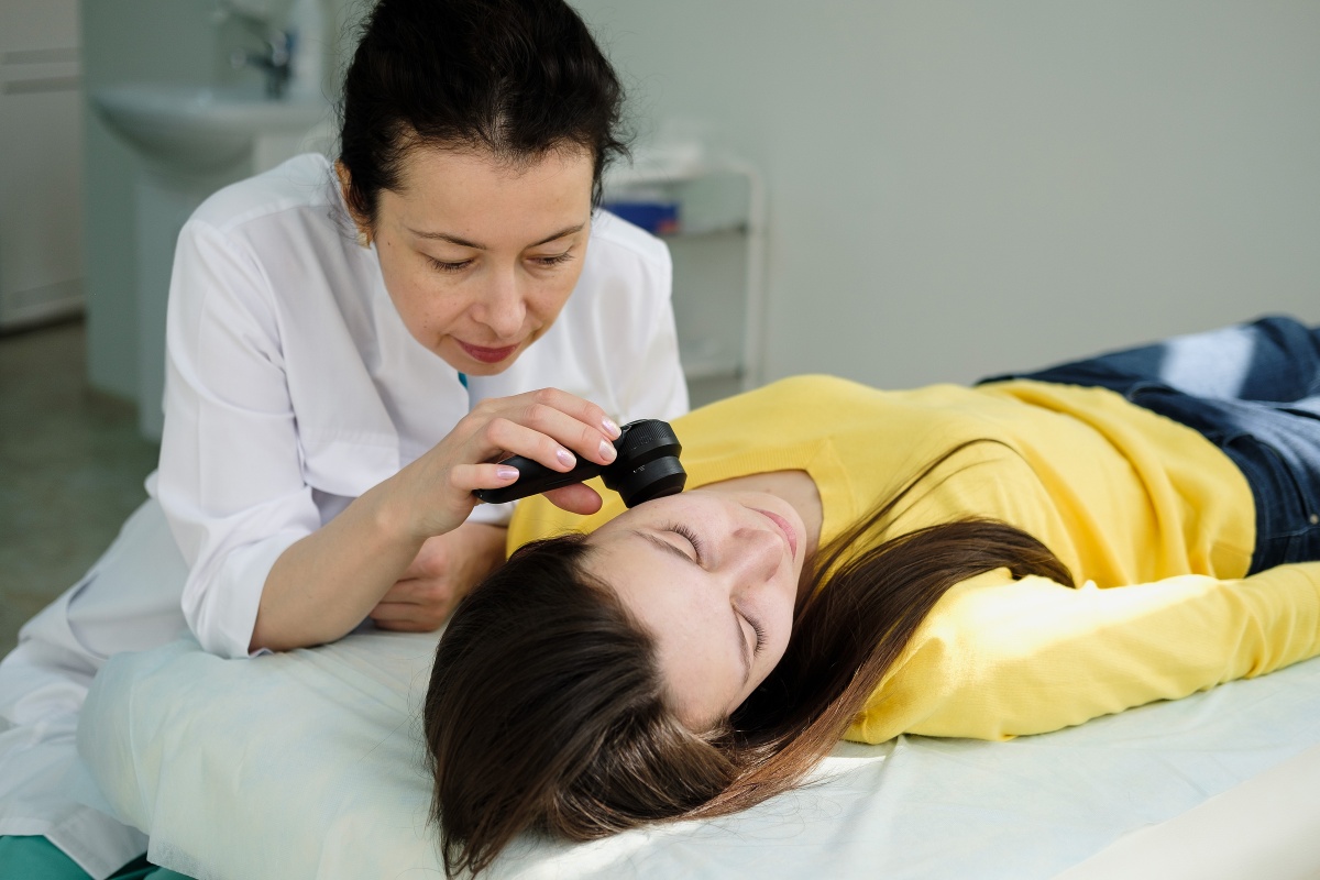 Отчего на щеках появляются прыщи, как избавиться от высыпаний