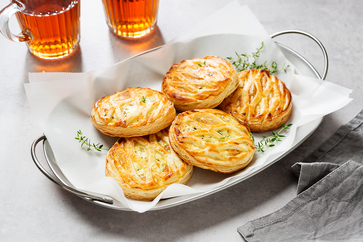 Пирожки из слоеного теста