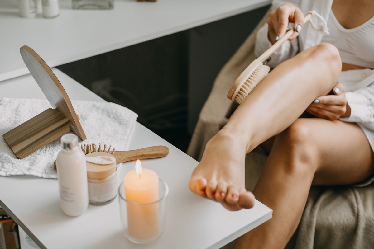 5 причин, почему следует регулярно делать массаж сухой щеткой