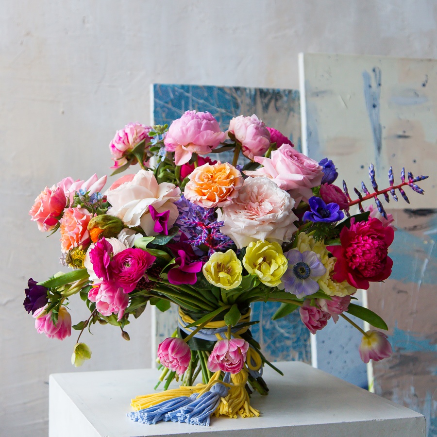 Какие цветы покупать весной: от первоцветов до веточек