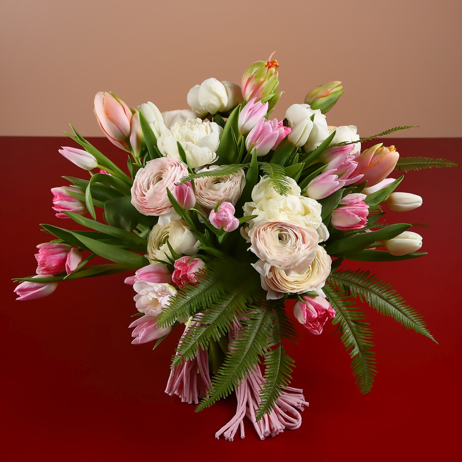 Какие цветы покупать весной: от первоцветов до веточек