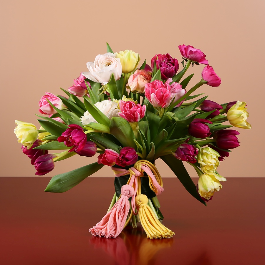 Какие цветы покупать весной: от первоцветов до веточек