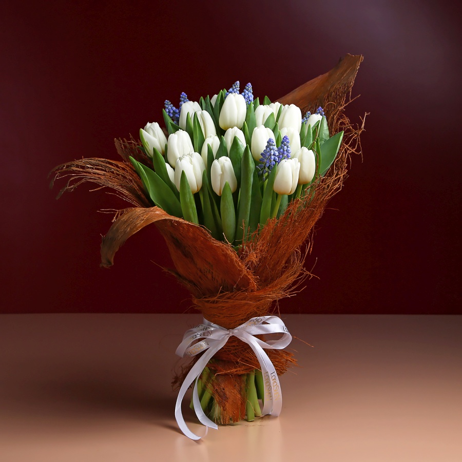 Какие цветы покупать весной: от первоцветов до веточек