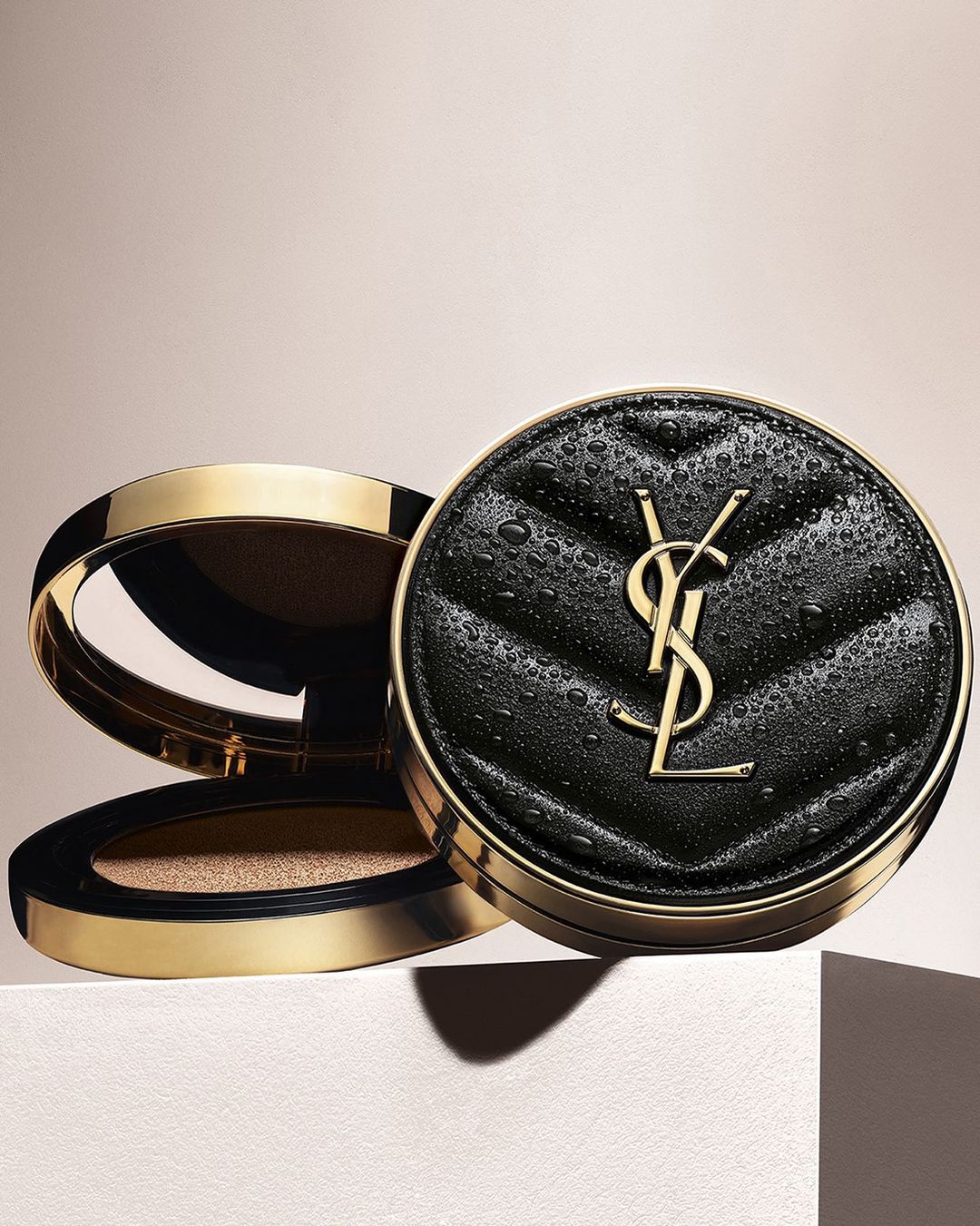 Кушон Le Cushion Encre De Peau від Yves Saint Laurent