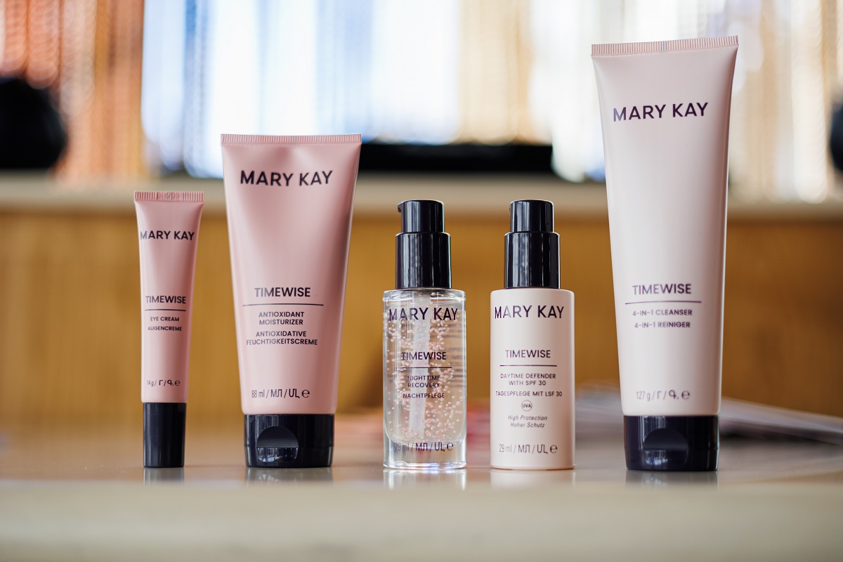 Сделай каждый свой возраст любимым: бренд Mary Kay презентовал обновленную систему по уходу за кожей лица