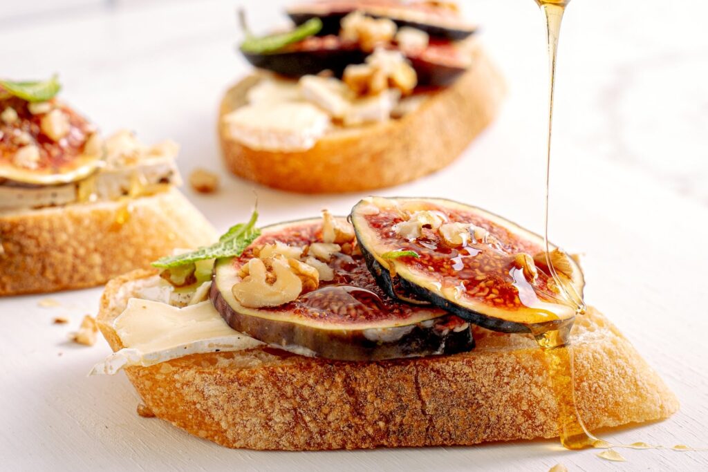 Брускетта с инжиром и сыром горгонзола рецепт