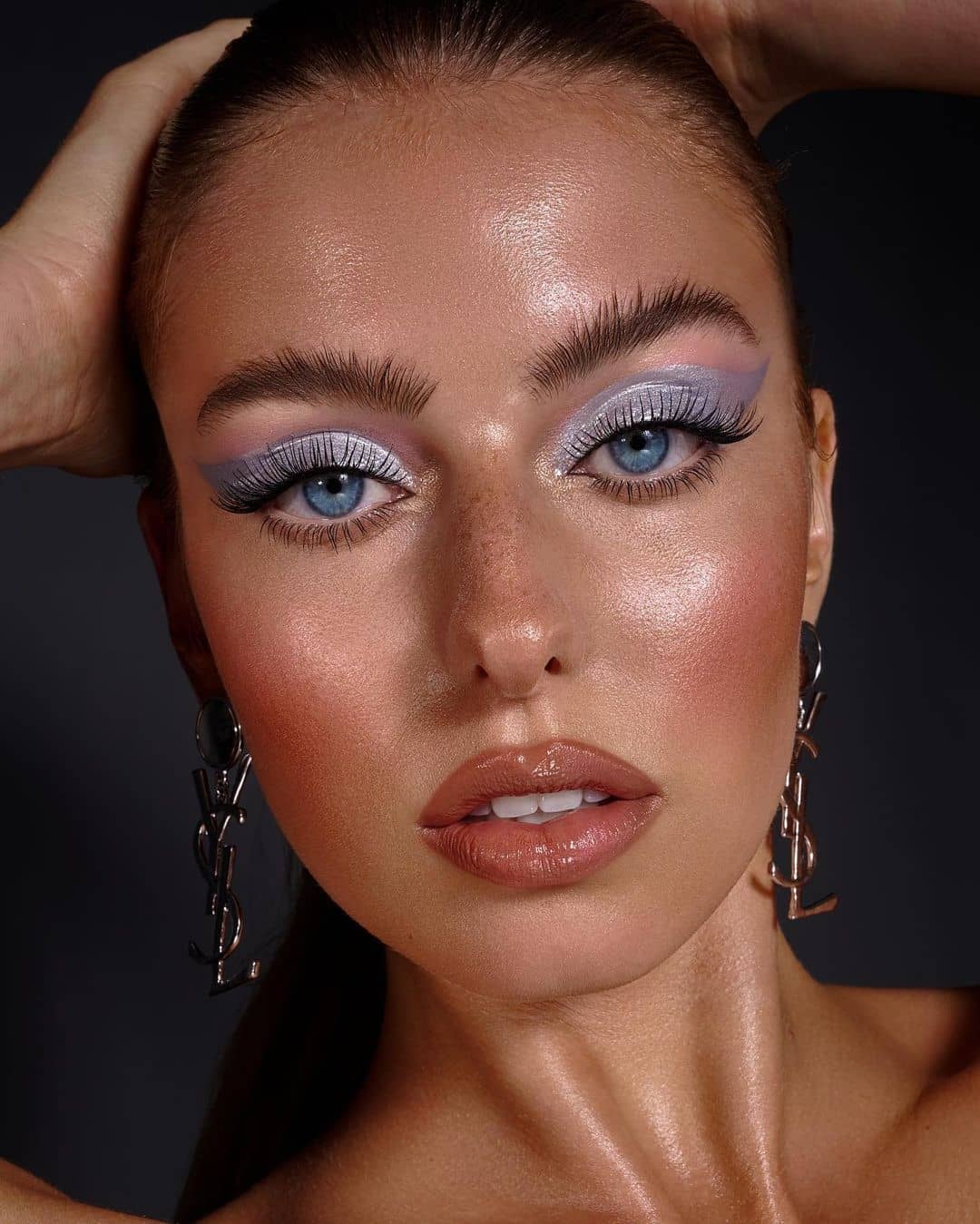 Новорічний макіяж 2024 металік