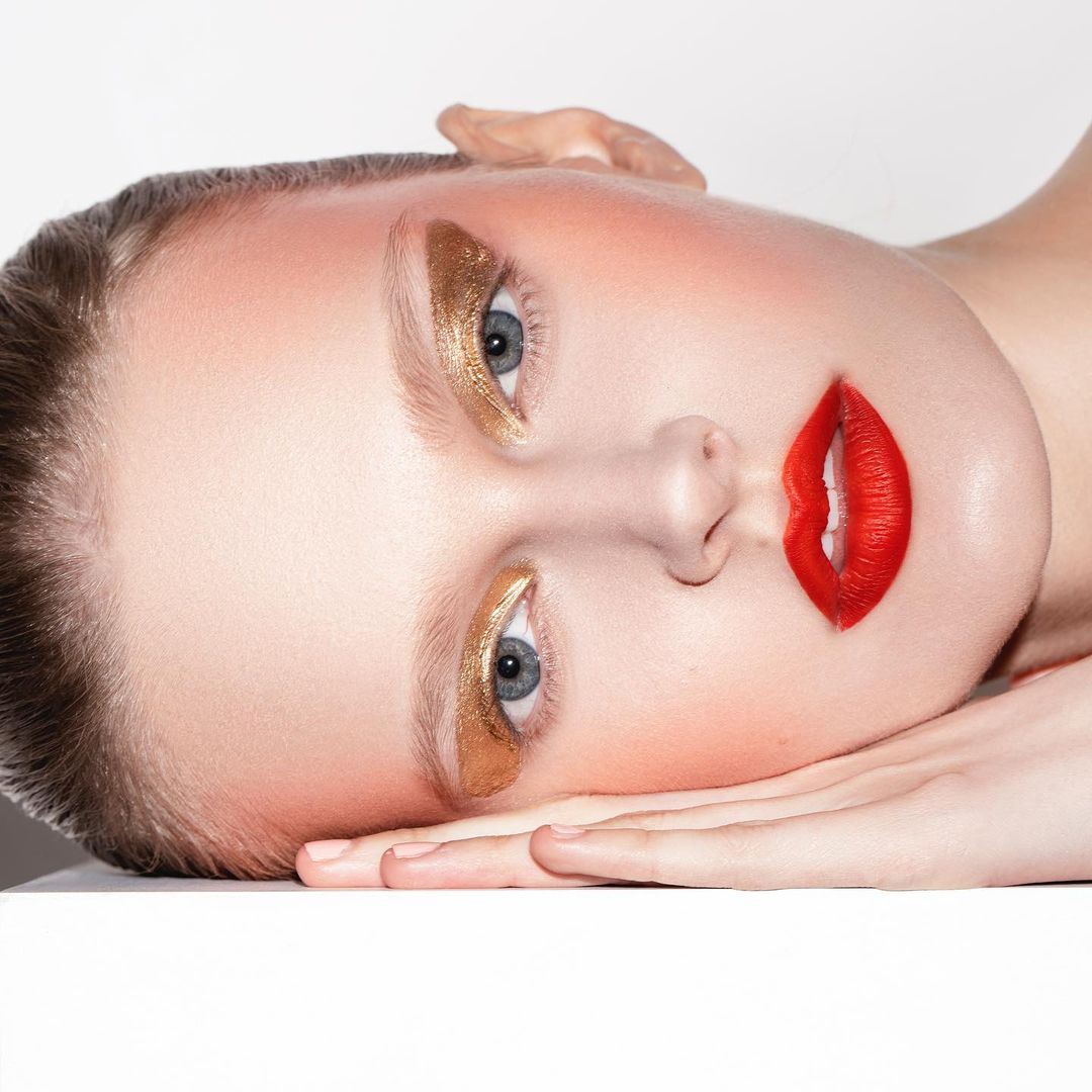 Новорічний макіяж 2024 золото