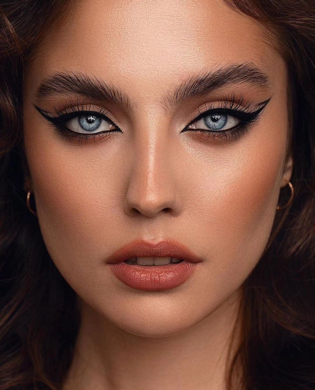 Новорічний макіяж 2024 зі стрілками