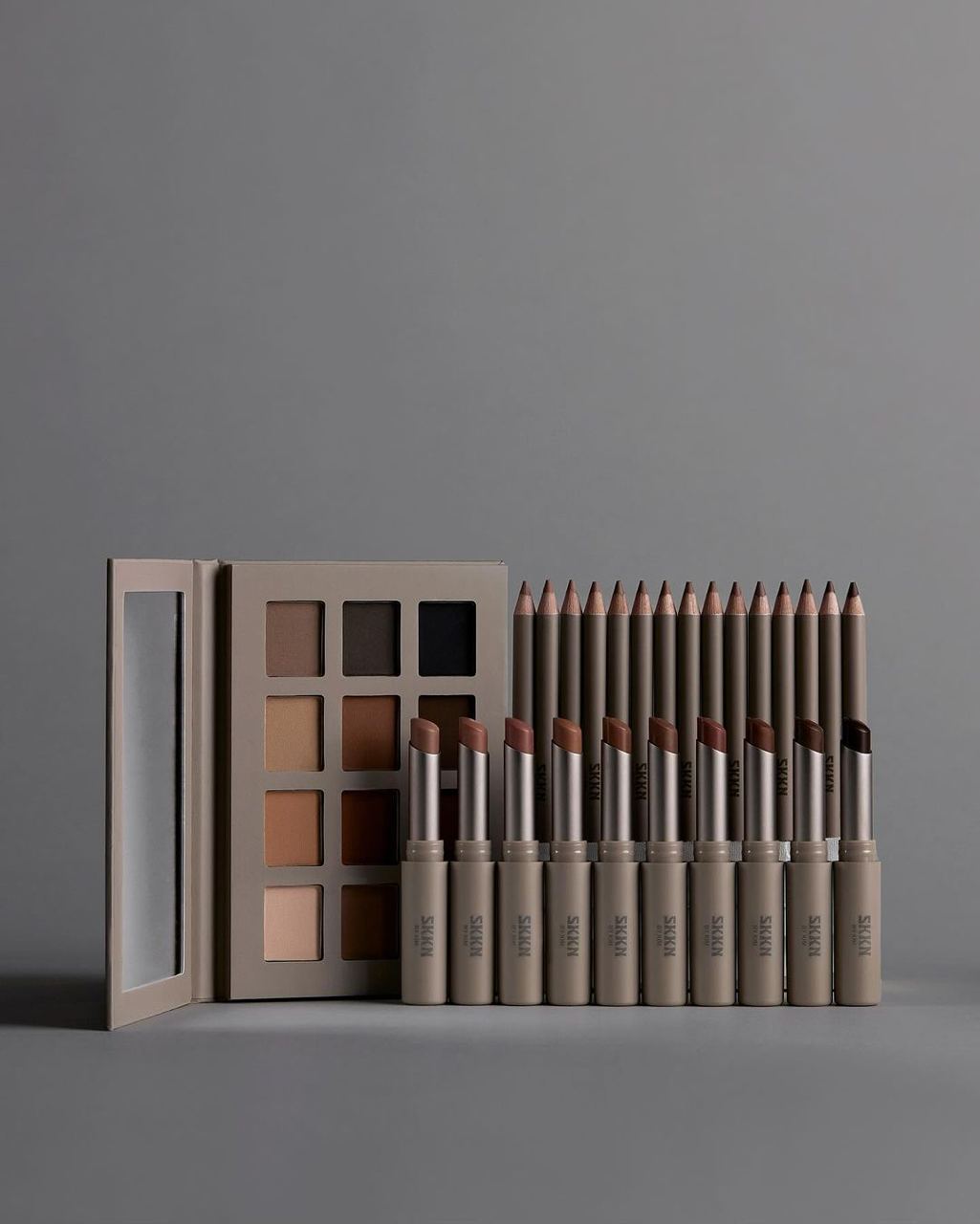 Кім Кардаш’ян анонсувала запуск декоративної лінійки 