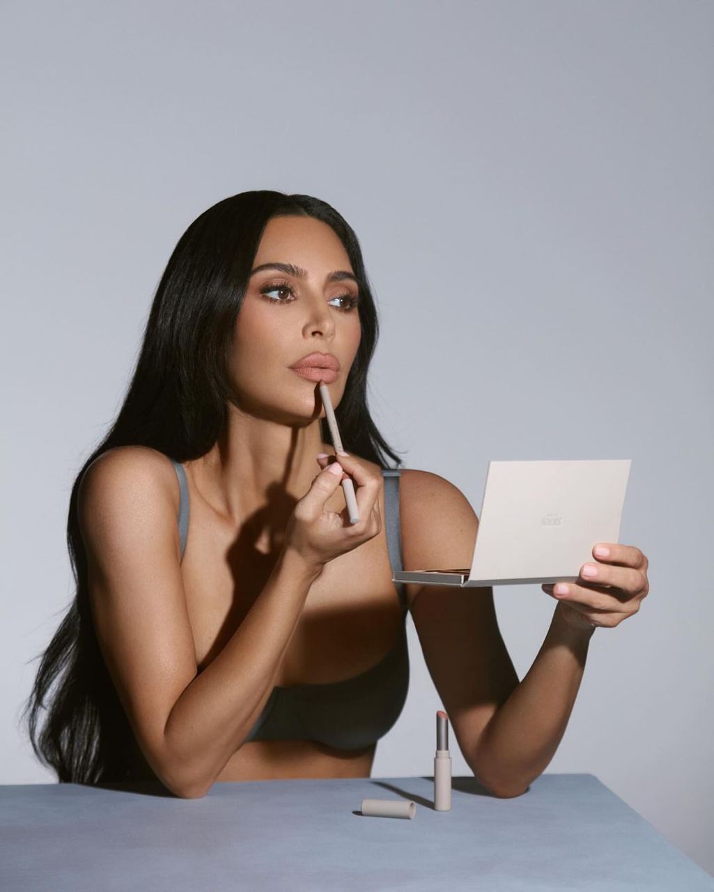 Кім Кардаш’ян анонсувала запуск декоративної лінійки 