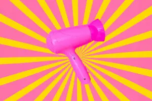 Можно ли сушить волосы феном и как избежать повреждения волос