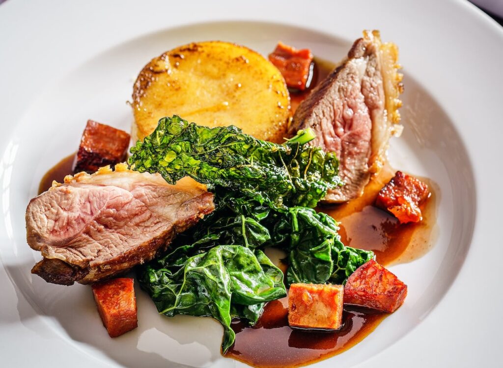 рецепт свинных медальонов с яблоками