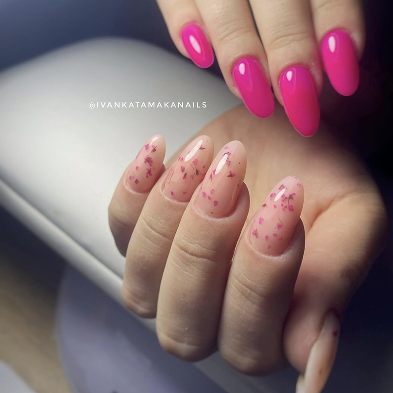 комбінований манікюр з сухоцвітами