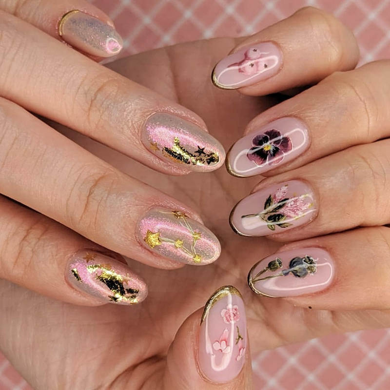 манікюр з сухоцвітами на овальні нігті