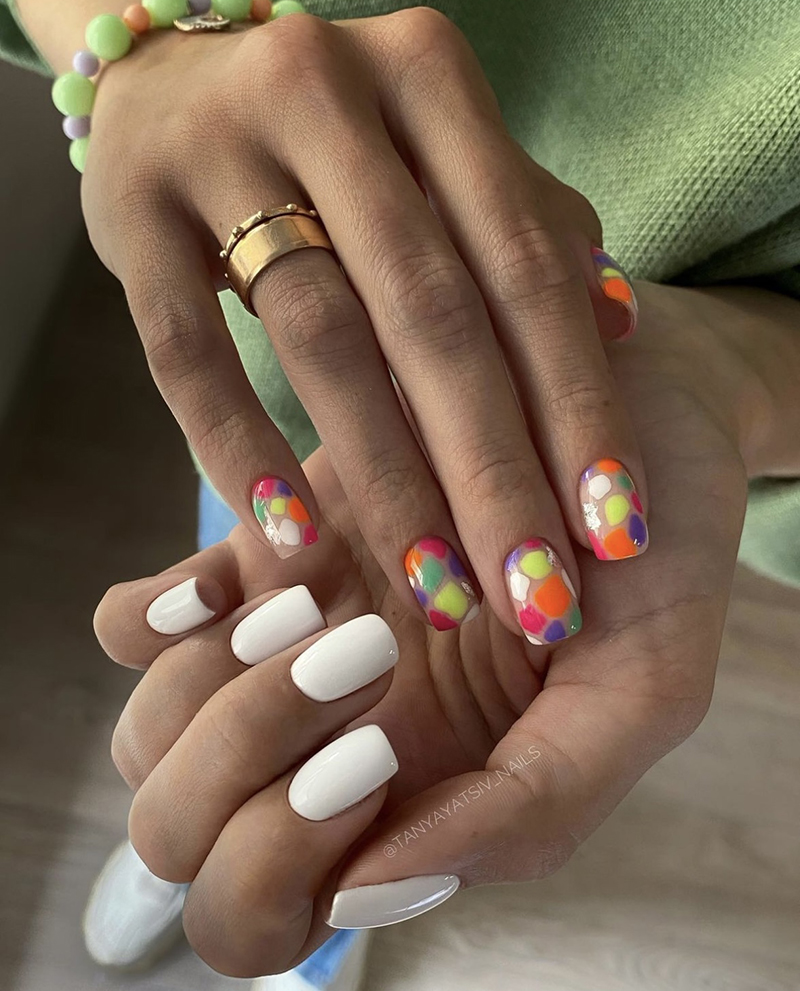 Комбінований білий манікюр