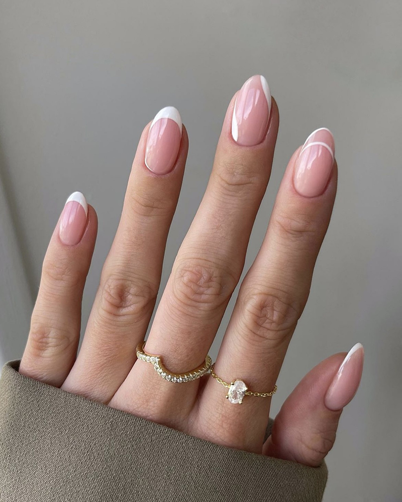 Білий французький манікюр