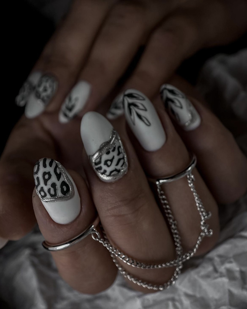 Матовий чорно-білий манікюр