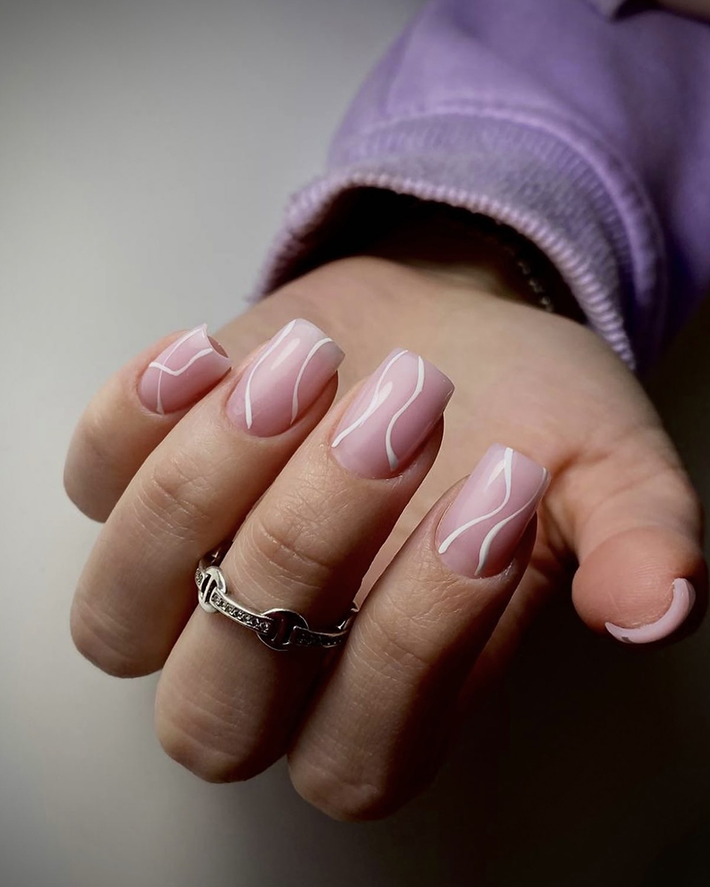 Манікюр у стилі мінімалізм