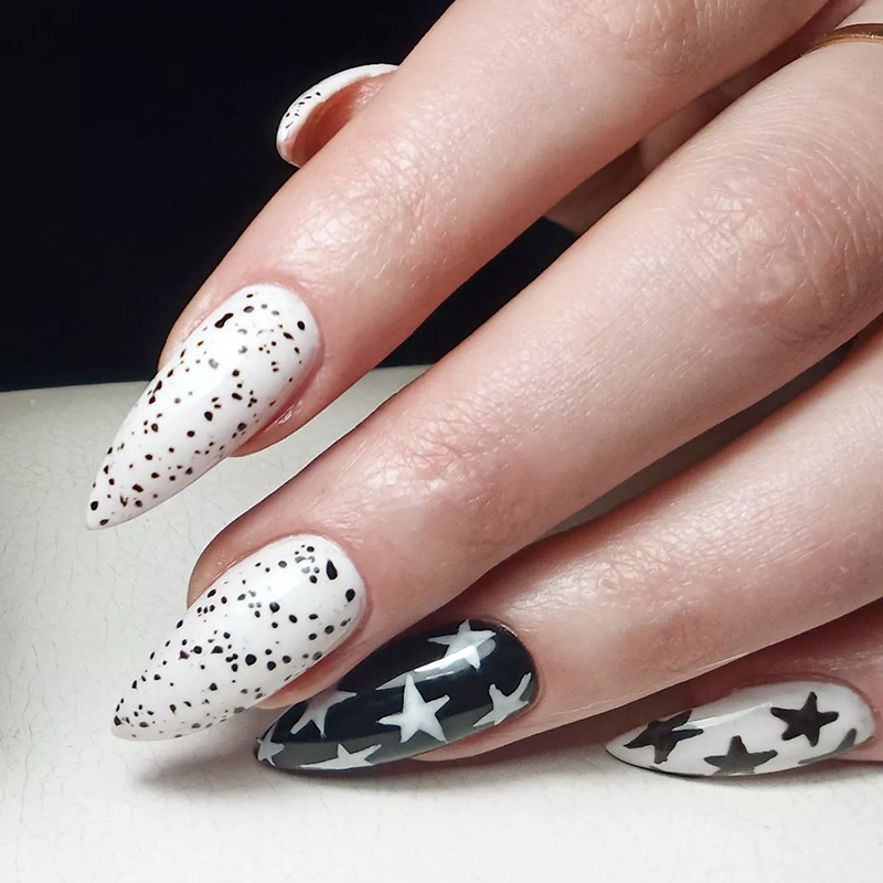 Матовий манікюр білий з чорним