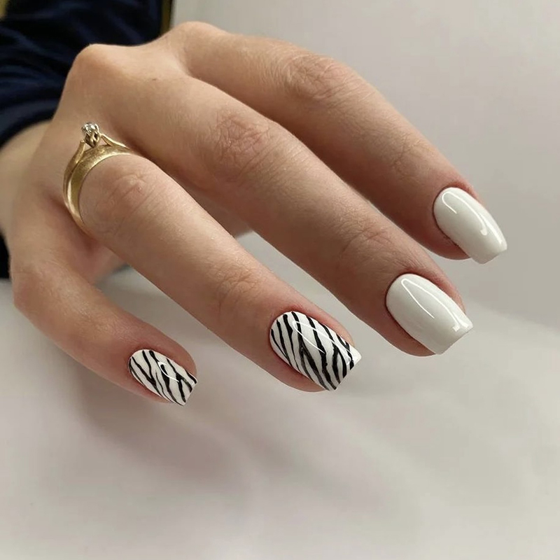 Манікюр зебра