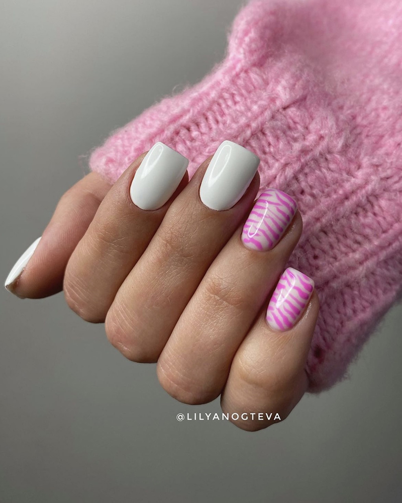 Манікюр білий з рожевим зебра