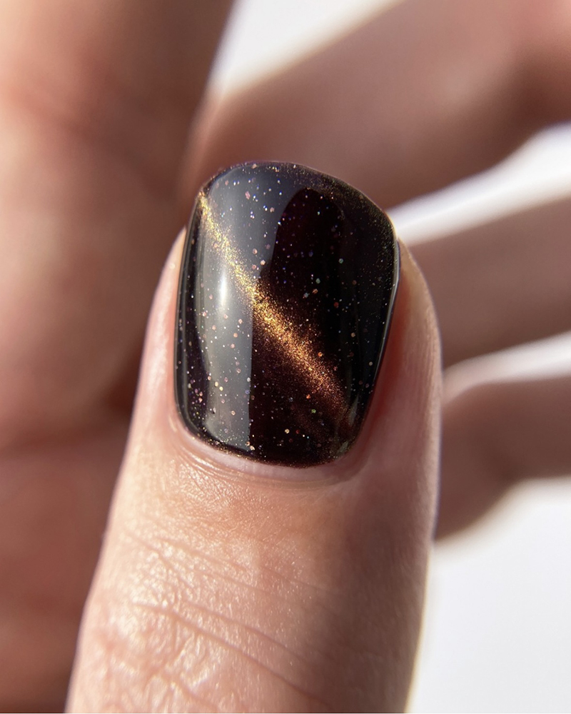 магнітний манікюр на короткі нігті