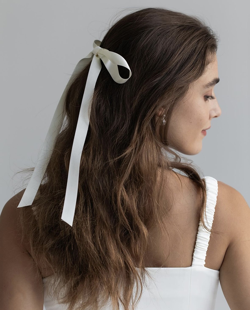 Атласна стрічка для волосся