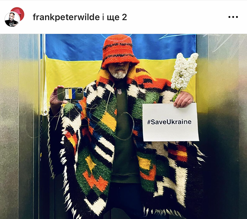 Френк Вайлд в етно одязі Shkoura