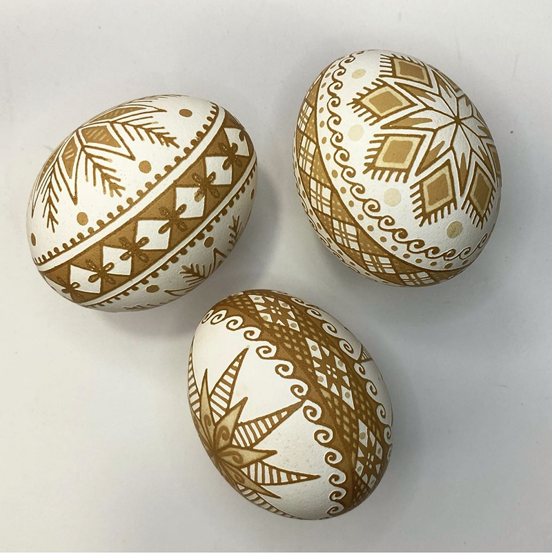 варбування в техніці травлення з коричневого яйця