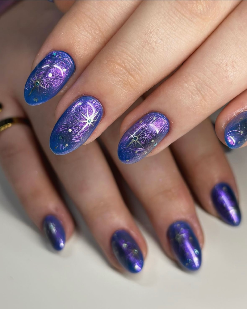 фіолетовий манікюр космос