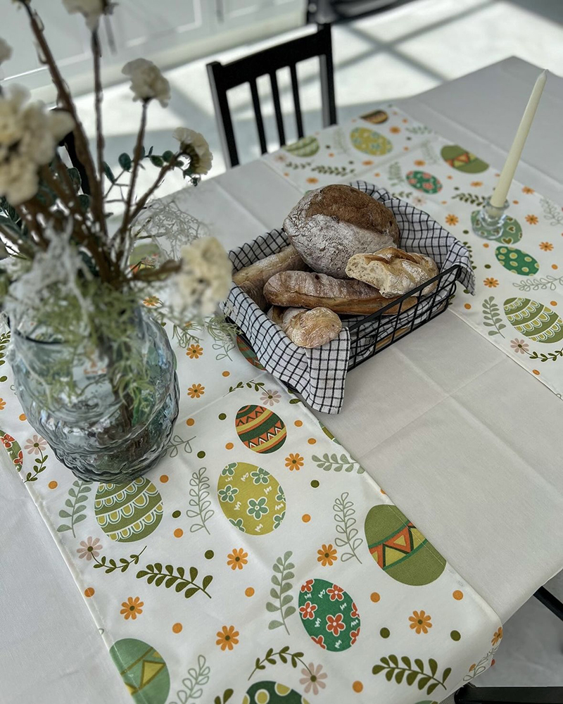 Великодній ранер з писанками