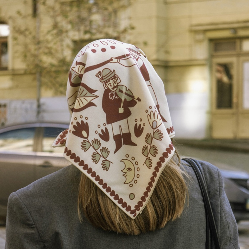 Хустина з гуцулами