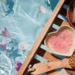 Сіль для ванни: чим корисна та як правильно використовувати