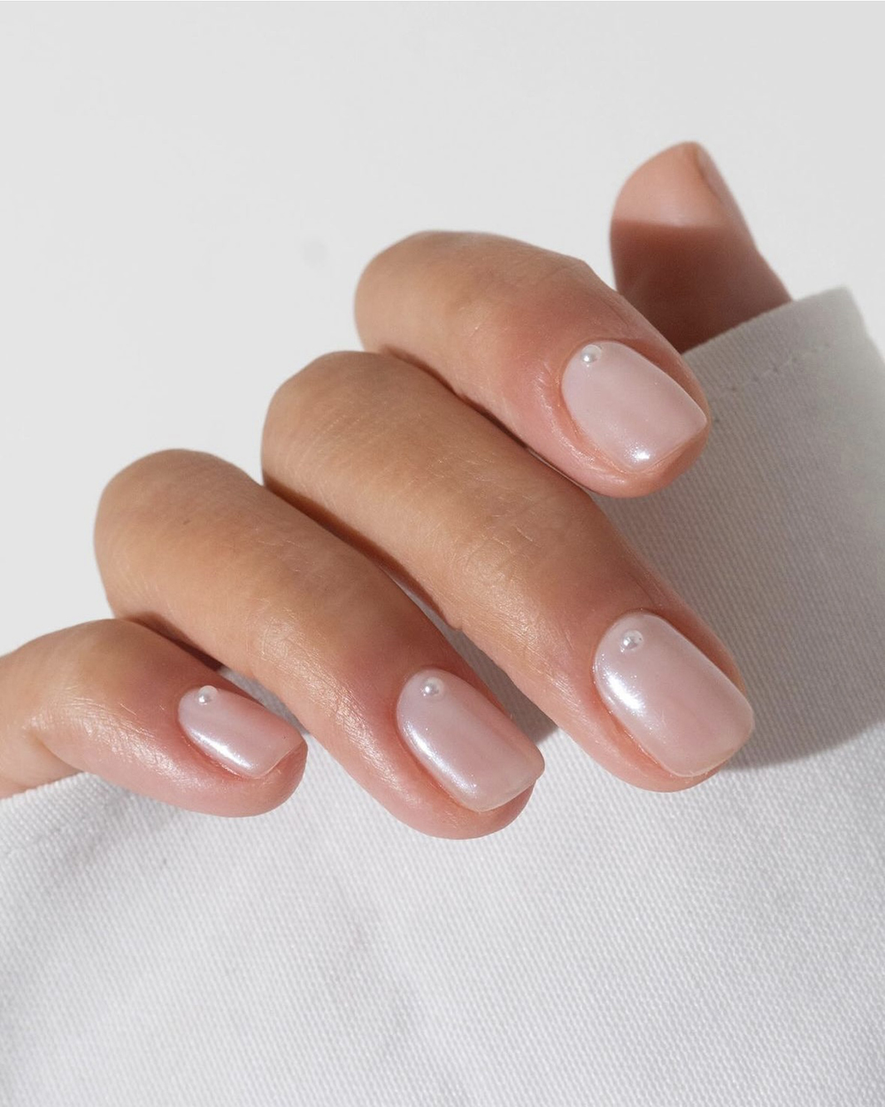 перли на нігтях