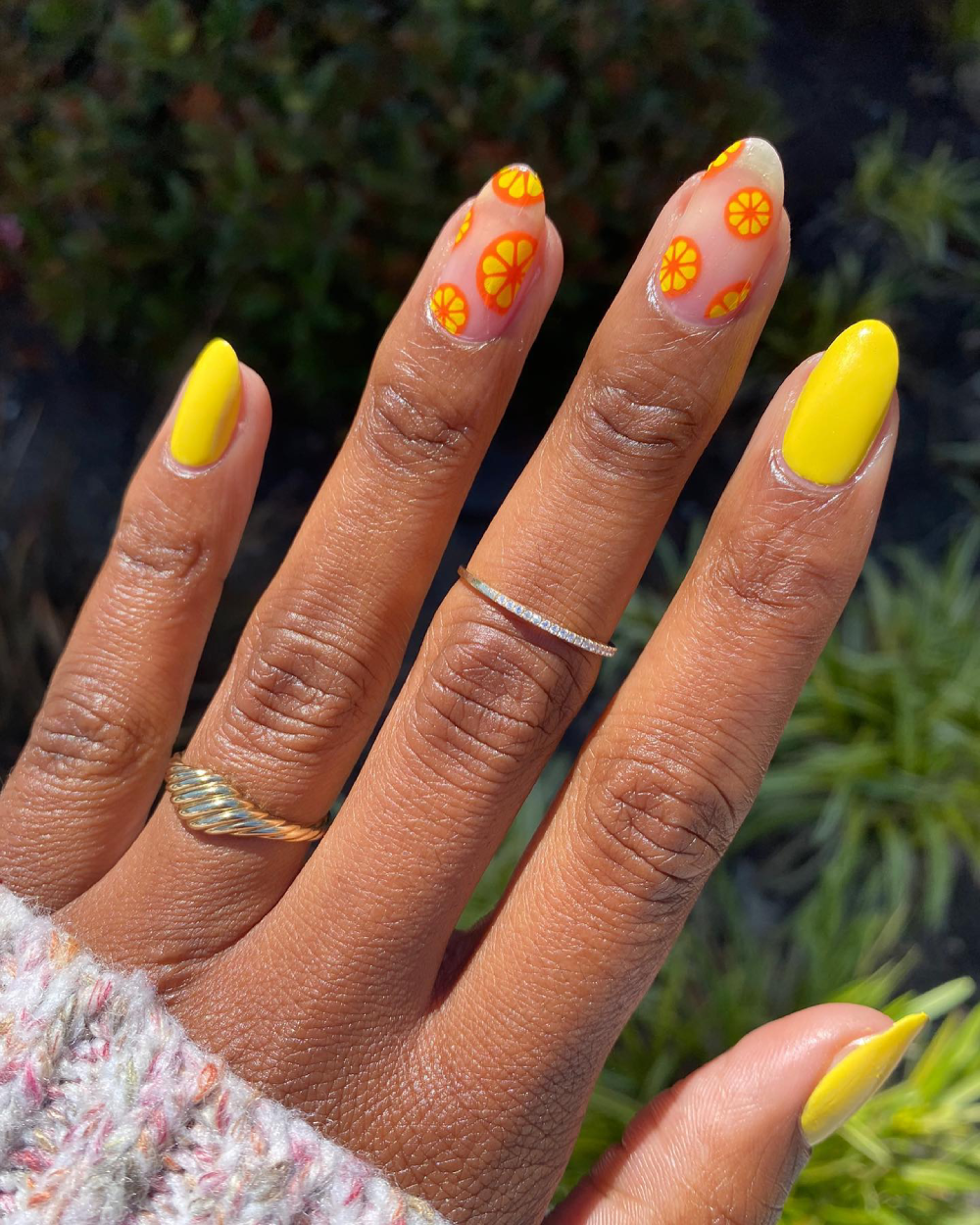 літній манікюр з фруктами