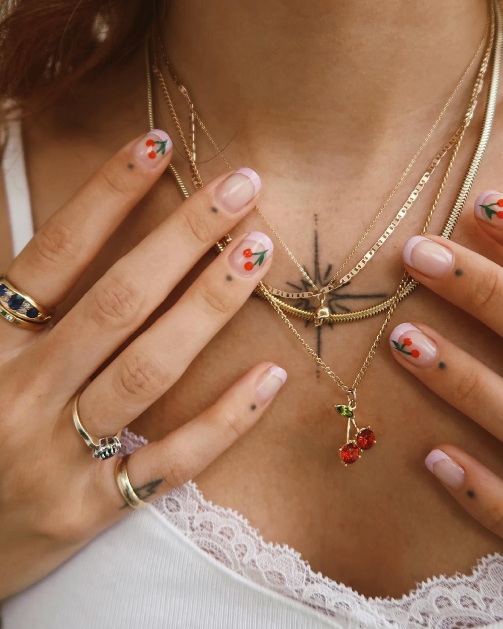 пастельний френч з вишнями