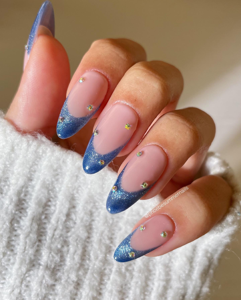 французький манікюр зі стразами