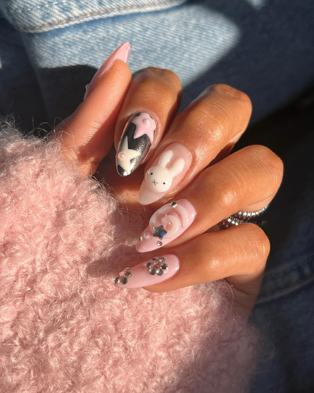 об'ємний дизайн нігтів