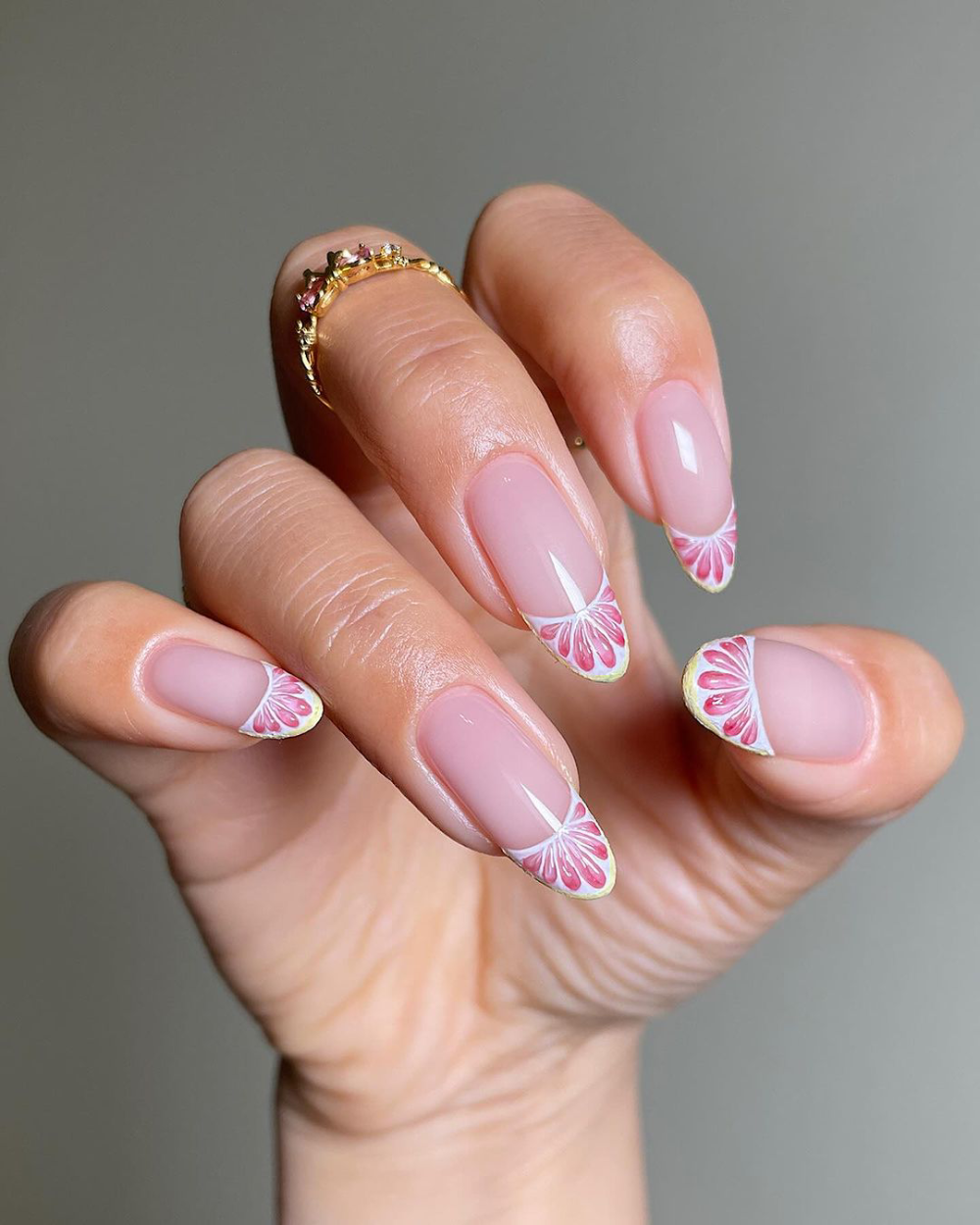 фруктовий манікюр з помело