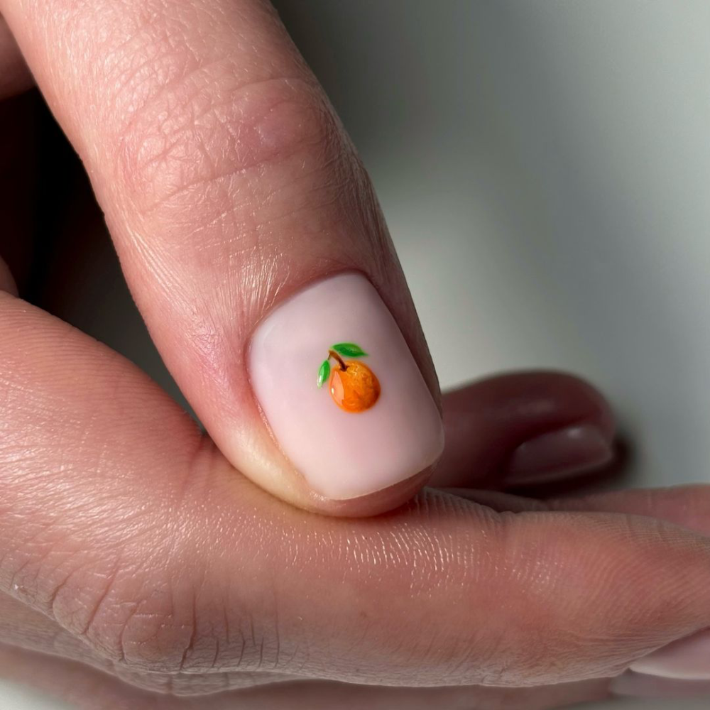 матовий манікюр з апельсином